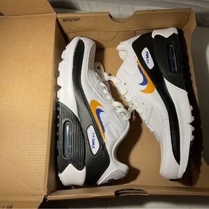NIKE AIR MAX 90 GS SIZE 4.5 YOUTH FITS WMN SIZE 6